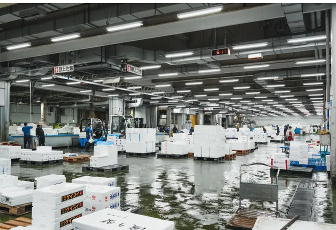 魚市場の作業フロア